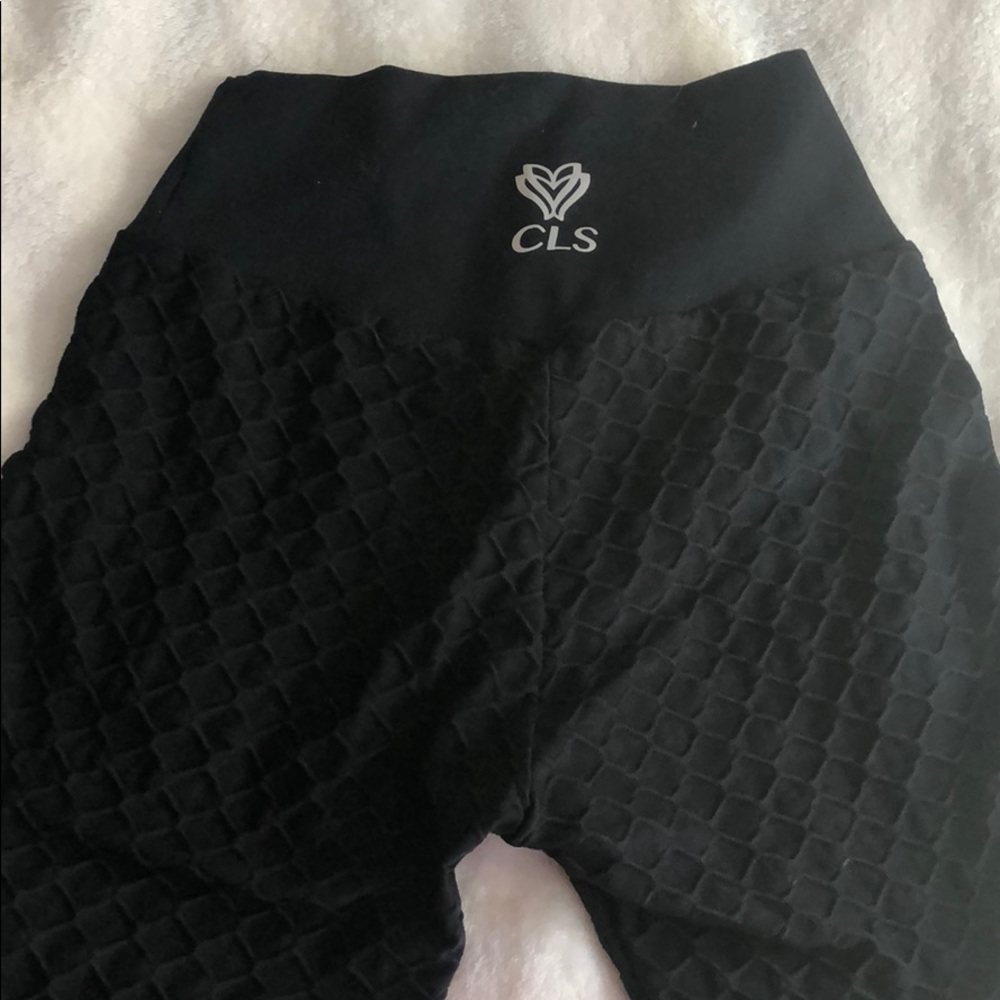 Black textured cls leggings